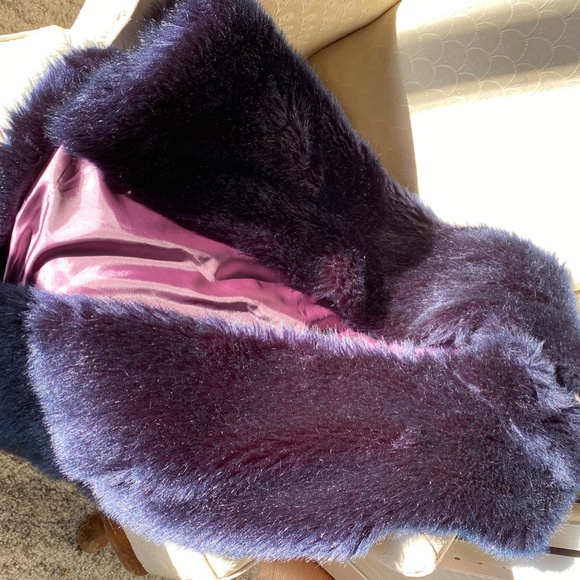 Parisian Faux Fur Vest - Picture 6 of 9